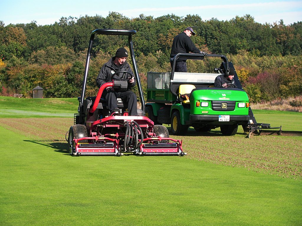 Babeco » GT230CoreDethatcheratworkwithCoreHarvestermin